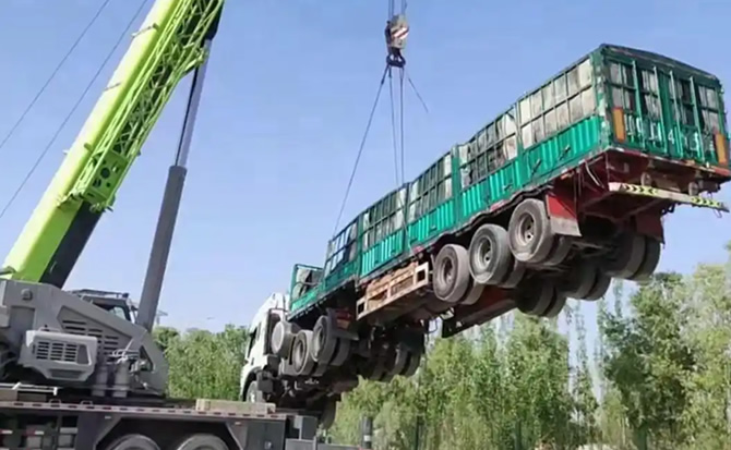 港口区道路脱困救援案例
